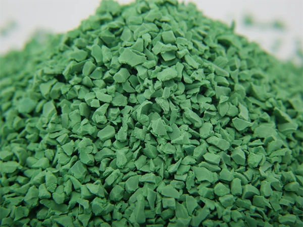Loose green EPDM granules