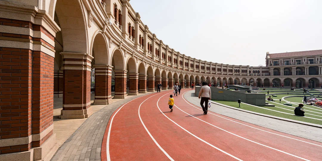Running track in the plaza