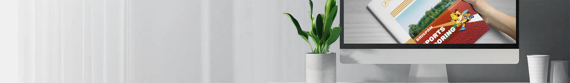 As informações do produto são exibidas na tela da TV na área de trabalho.